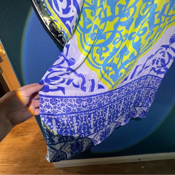 100% Silk dress with beading and a sash. Beautiful dress - formal or casual. - Picture 4 of 10